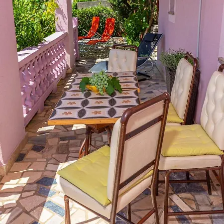 Mari Apartment