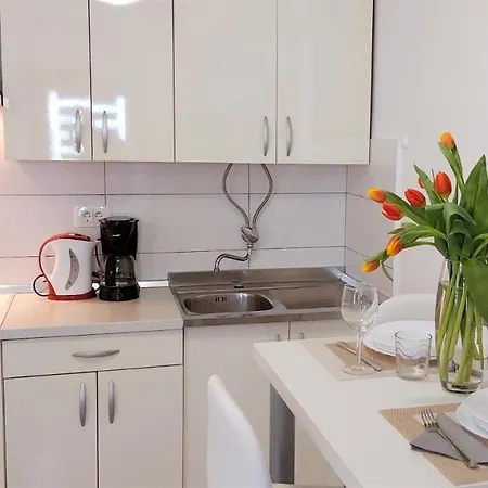 Mari Apartment *